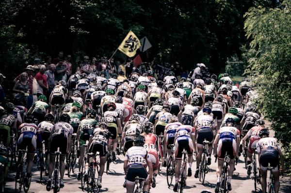 The women's field tackles the climb on the first lap.
