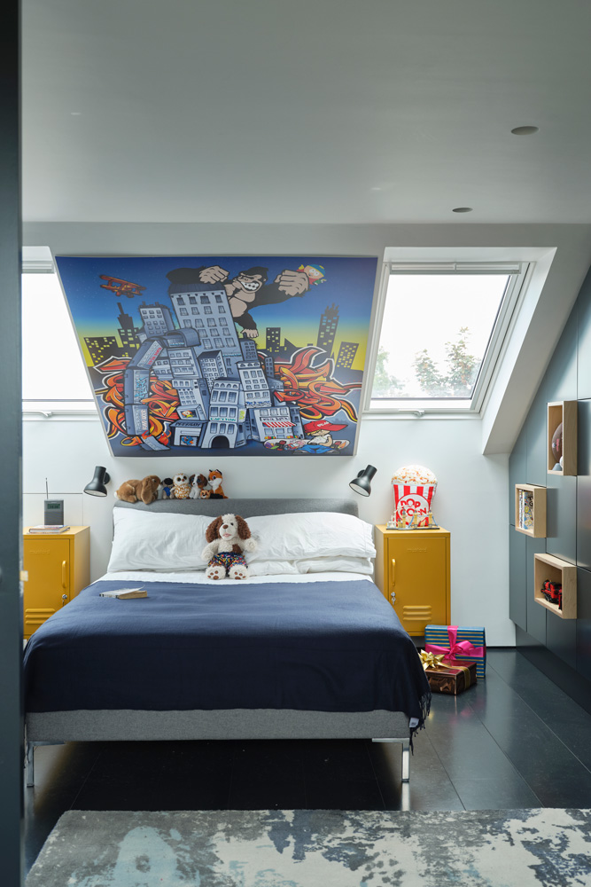 kids room ideas with graffiti on the ceiling