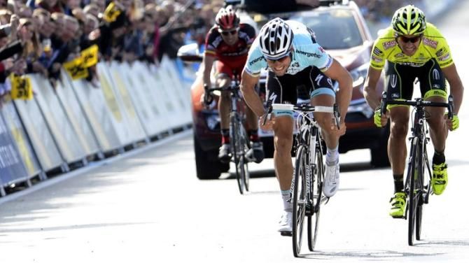 Tom Boonen sprints to victory at the Tour of Flanders