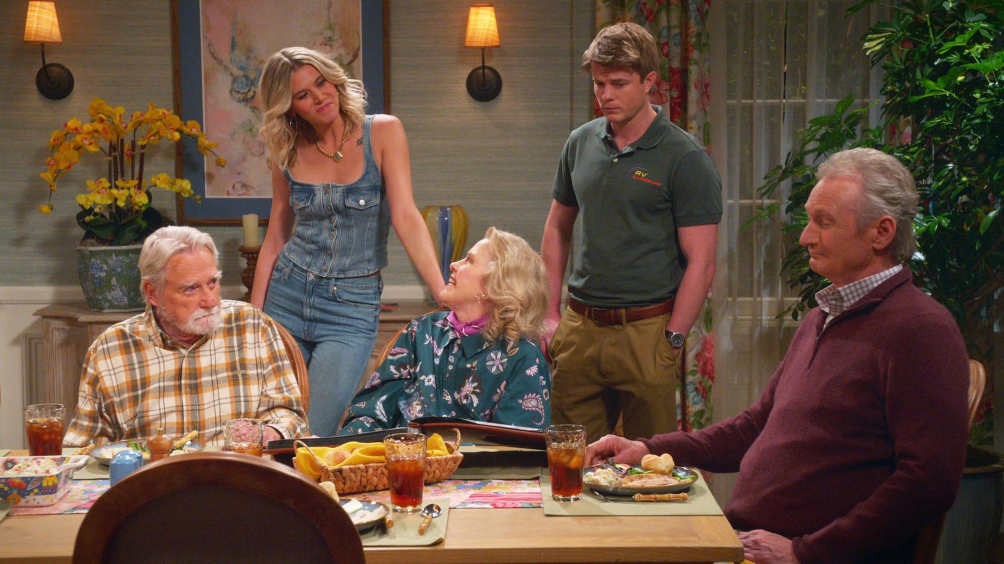 Blake Clark as Daddy John, Hannah Pilkes as Josie, Celia Weston as Mama Margaret, Graham Rogers as Tyler and Ryan Stiles as Bill in "Leanne" on Netflix