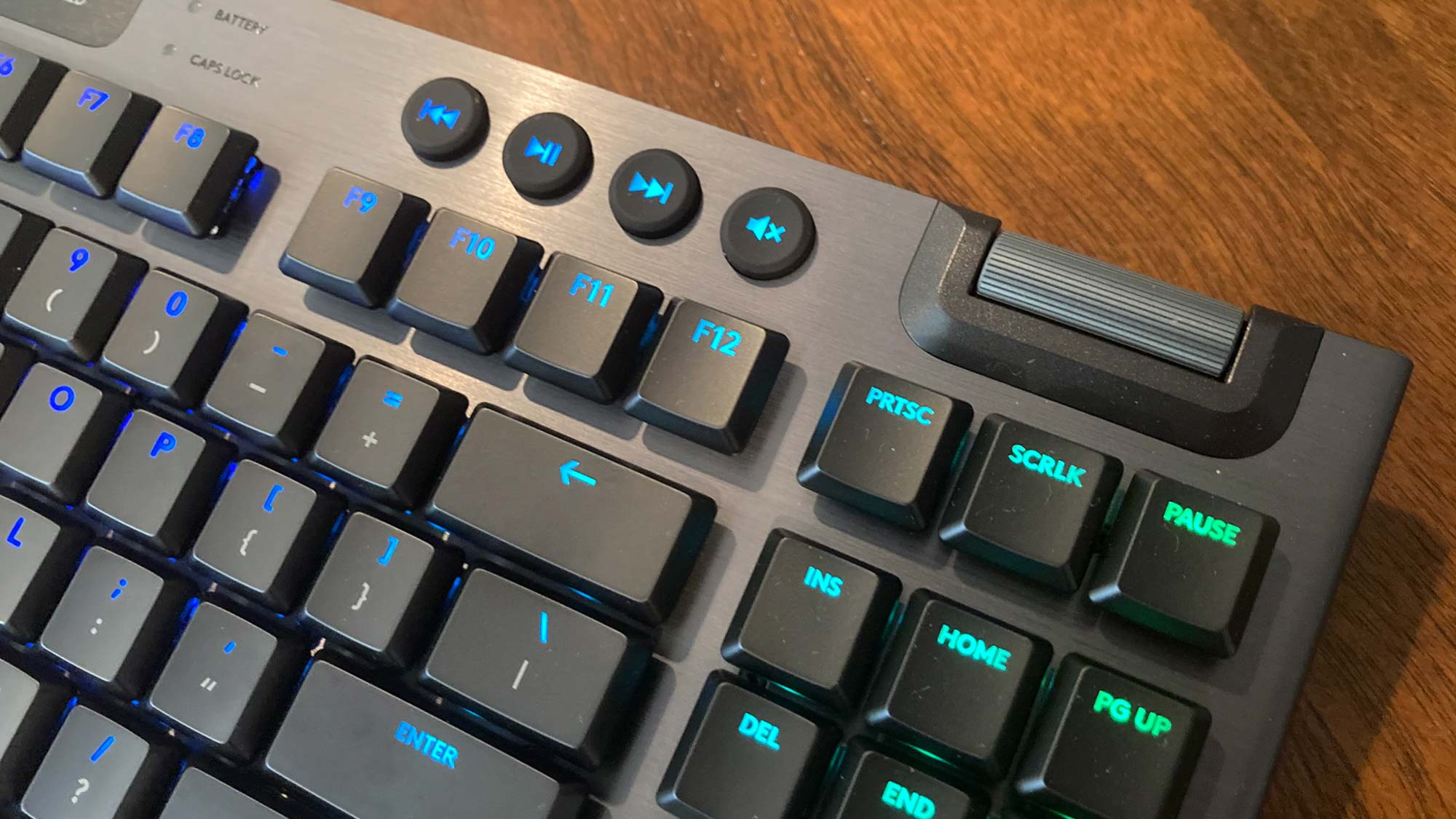 Logitech g g915 tkl. Logitech g915 TKL.