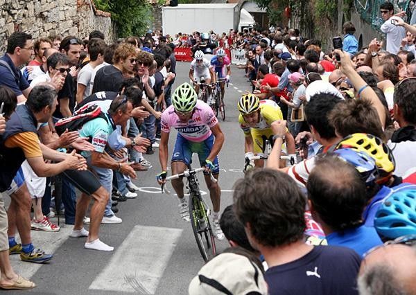 Danilo Di Luca (Liquigas) chases