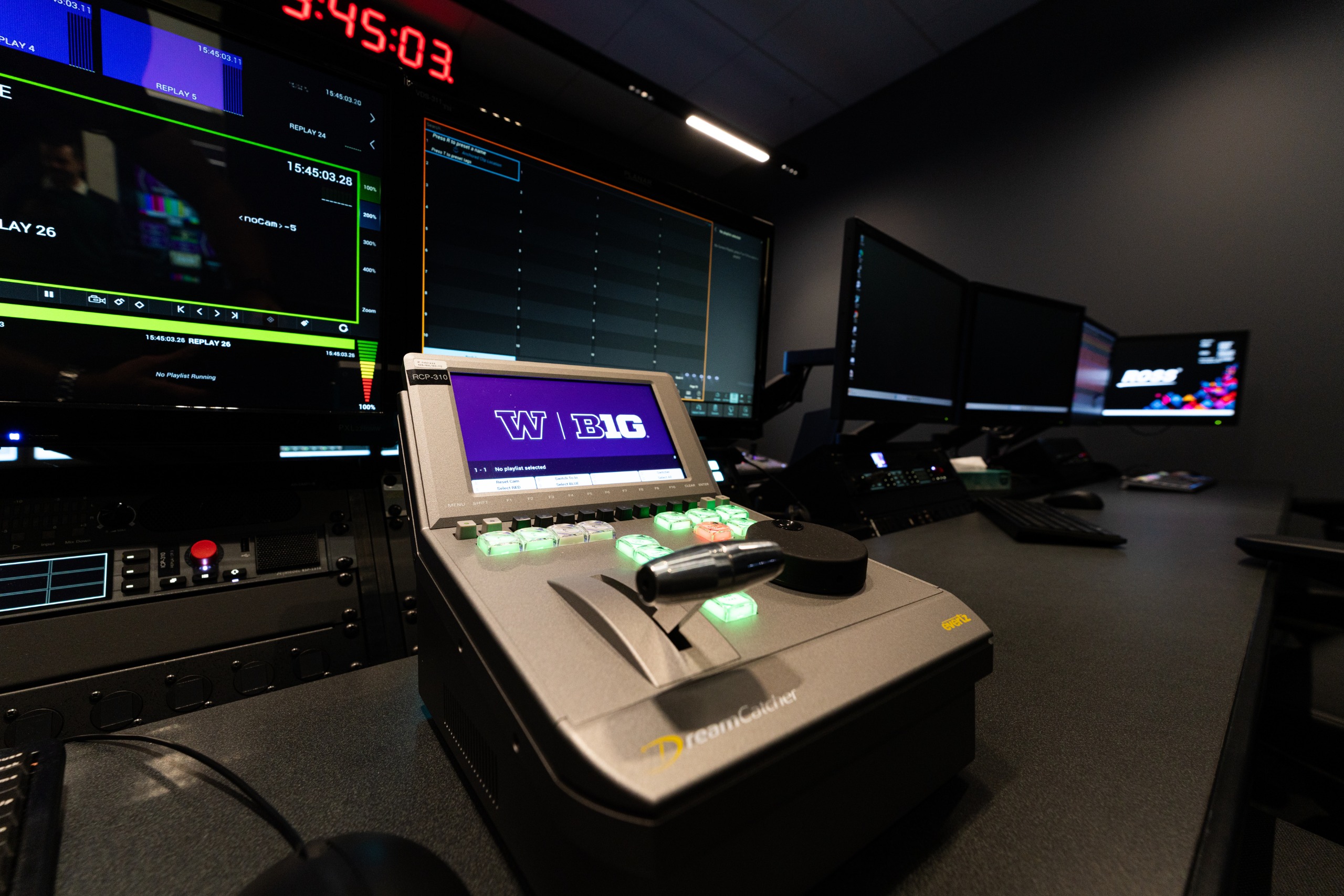The interior of the newly upgraded Sundodger Studios at University of Washington.