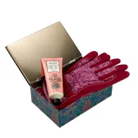22. Dove &amp; Rose, White Iris &amp; Amber Gardening Glove Set: