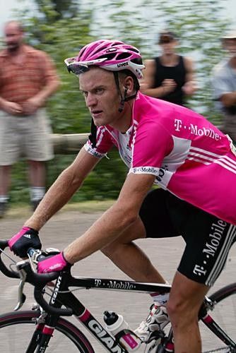 Patrick Sinkewitz (T-Mobile) makes it up.