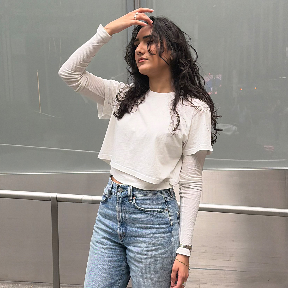 Who What Wear assistant shopping editor Josephine Hadjiloucas wearing the Agolde '80s Jean