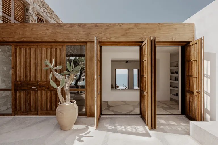 Syros house is conceived like a small Greek island village