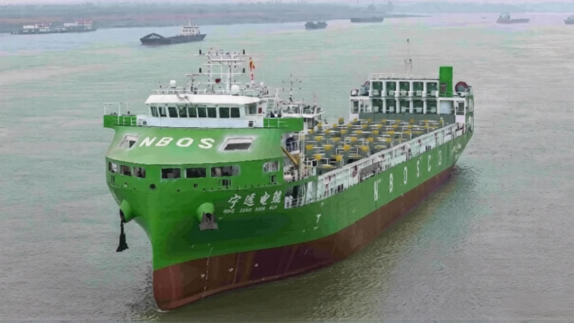This Chinese cargo vessel runs on giant swappable batteries