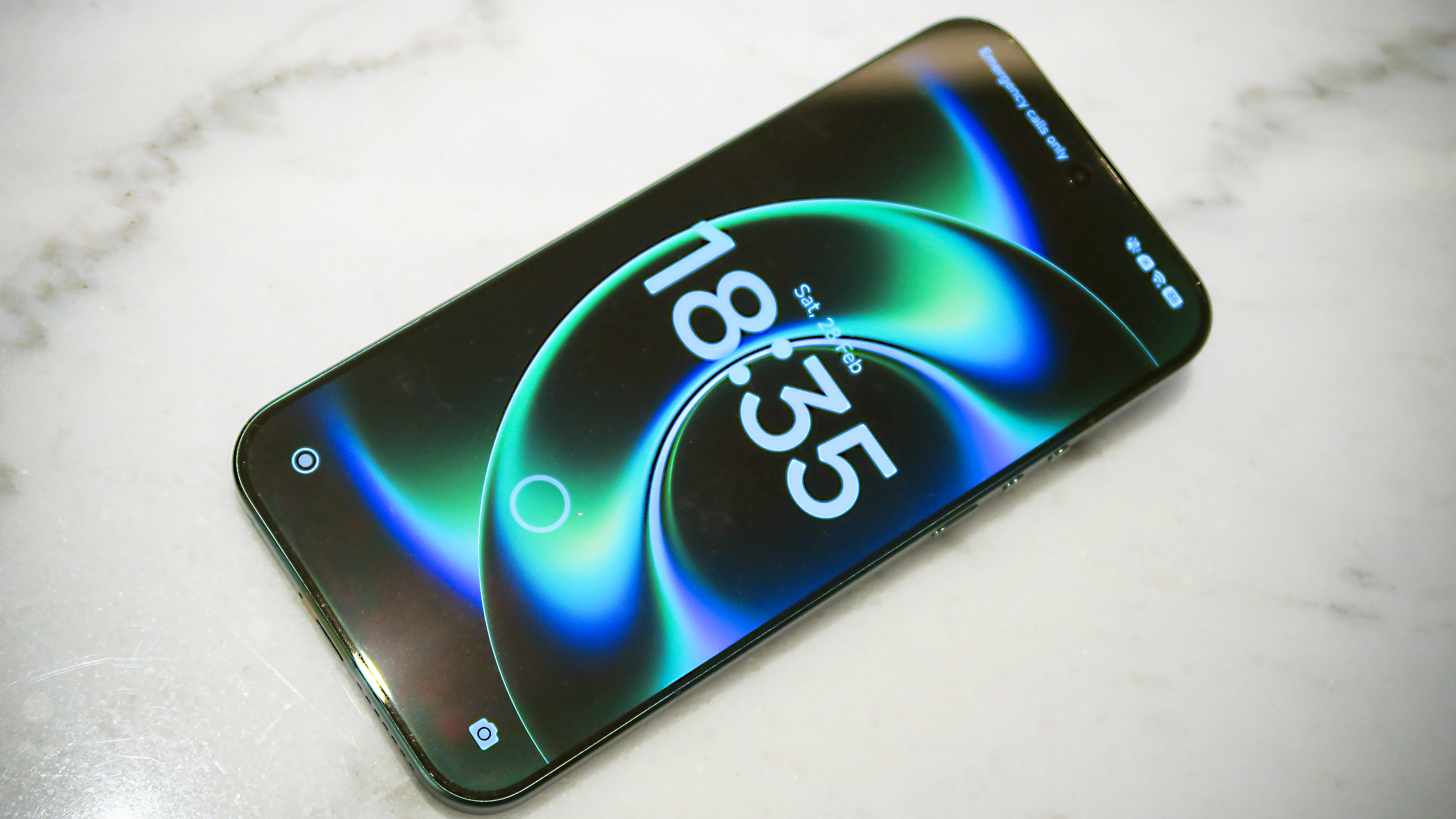 Xiaomi 17 Ultra hands on front