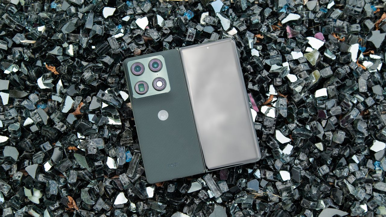 I've tested the Motorola Razr Fold for two weeks, and Samsung has a new reason to be nervous