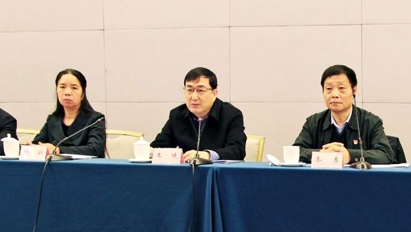 Wang Wei, Vice Minister of the Ministry of Science and Technology (center)