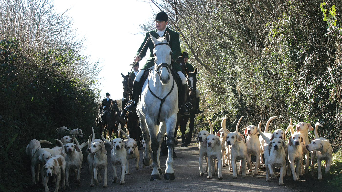 Fread Eames joint master leads the hounds to the meet