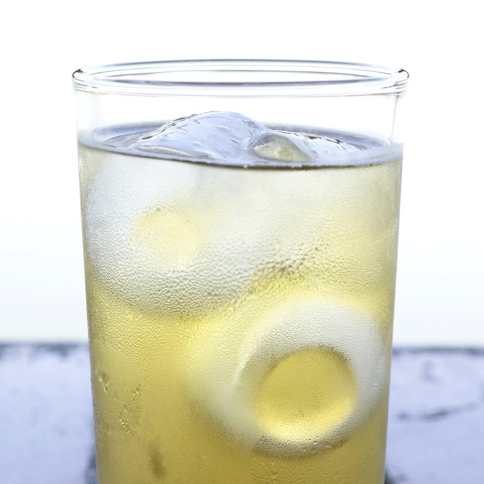 10-whisky-cocktails-every-serious-man-should-try-10-1556688205-FqZQ.jpg