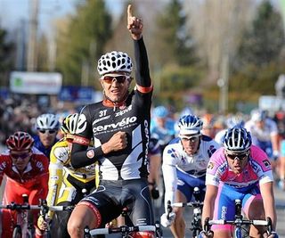 Heinrich Haussler (Cervelo TestTeam) takes the sprint win on stage two.