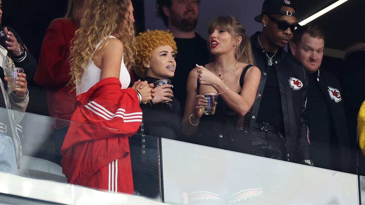 Taylor Swift Chugged a Beer on the Super Bowl Jumbotron | Marie Claire