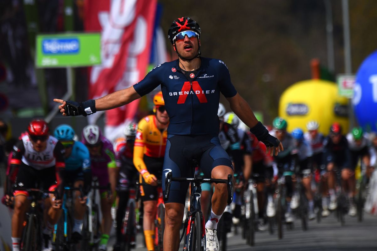 Gianni Moscon (Ineos Grenadiers) held off the peloton