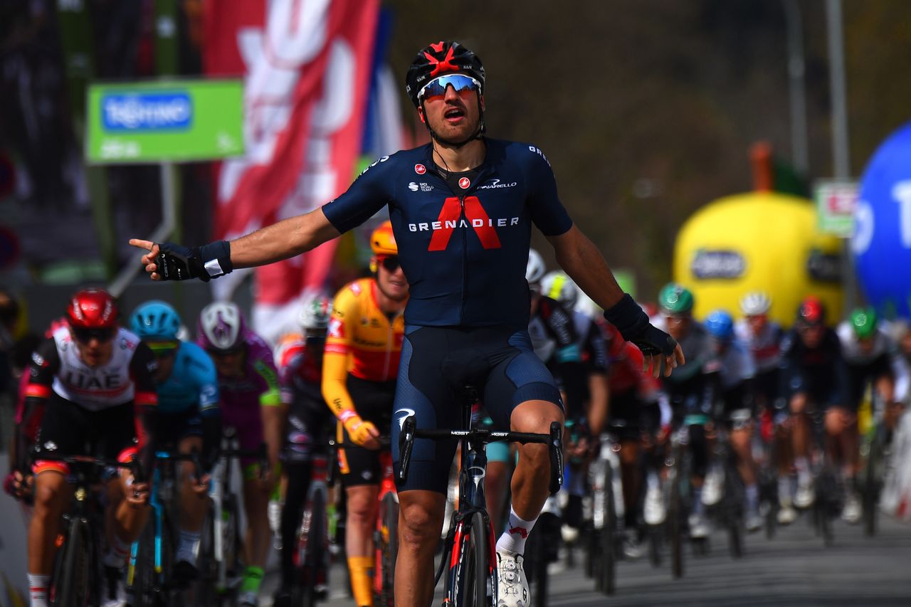 Gianni Moscon (Ineos Grenadiers) held off the peloton