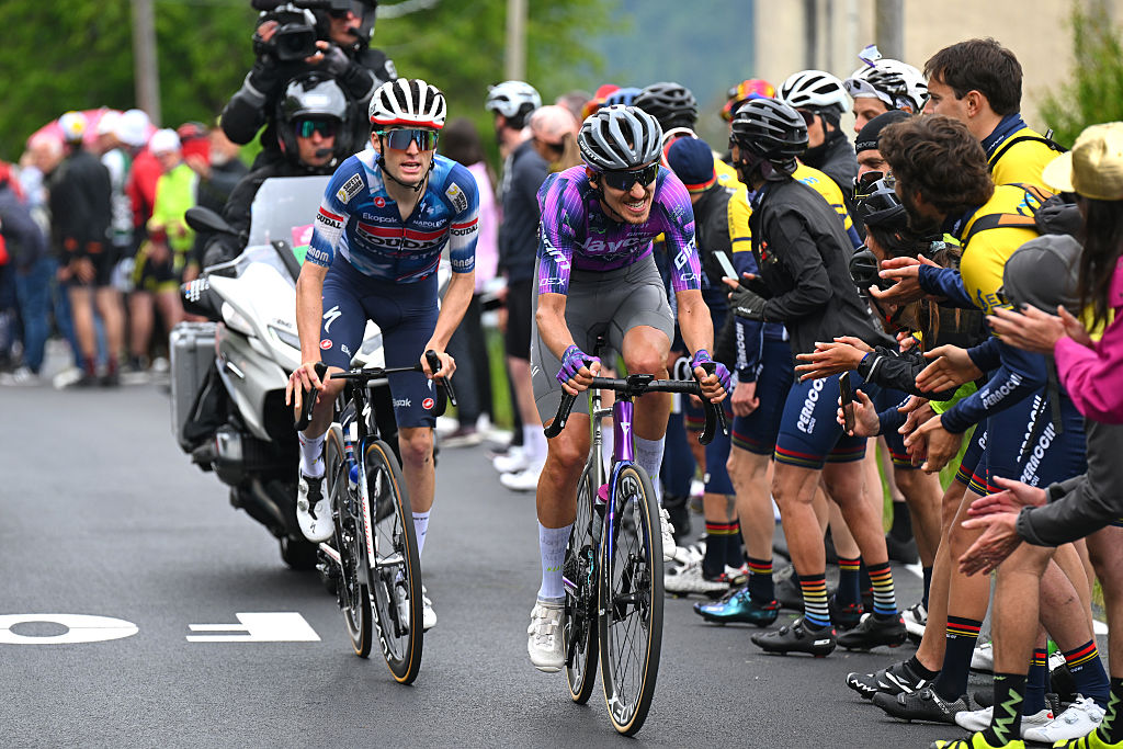 ASIAGO, ITALY - MAY 25: (L-R) Filippo Zana of Italy and Team Jayco AlUla and Gianmarco Garofoli of Italy and Team Soudal Quick-Step compete in the chase group during the 108th Giro d&amp;amp;apos;Italia 2025, Stage 15 a 219km stage from Fiume Veneto to Asiago / #UCIWT / on May 25, 2025 in Asiago, Italy. (Photo by Tim de Waele/Getty Images)