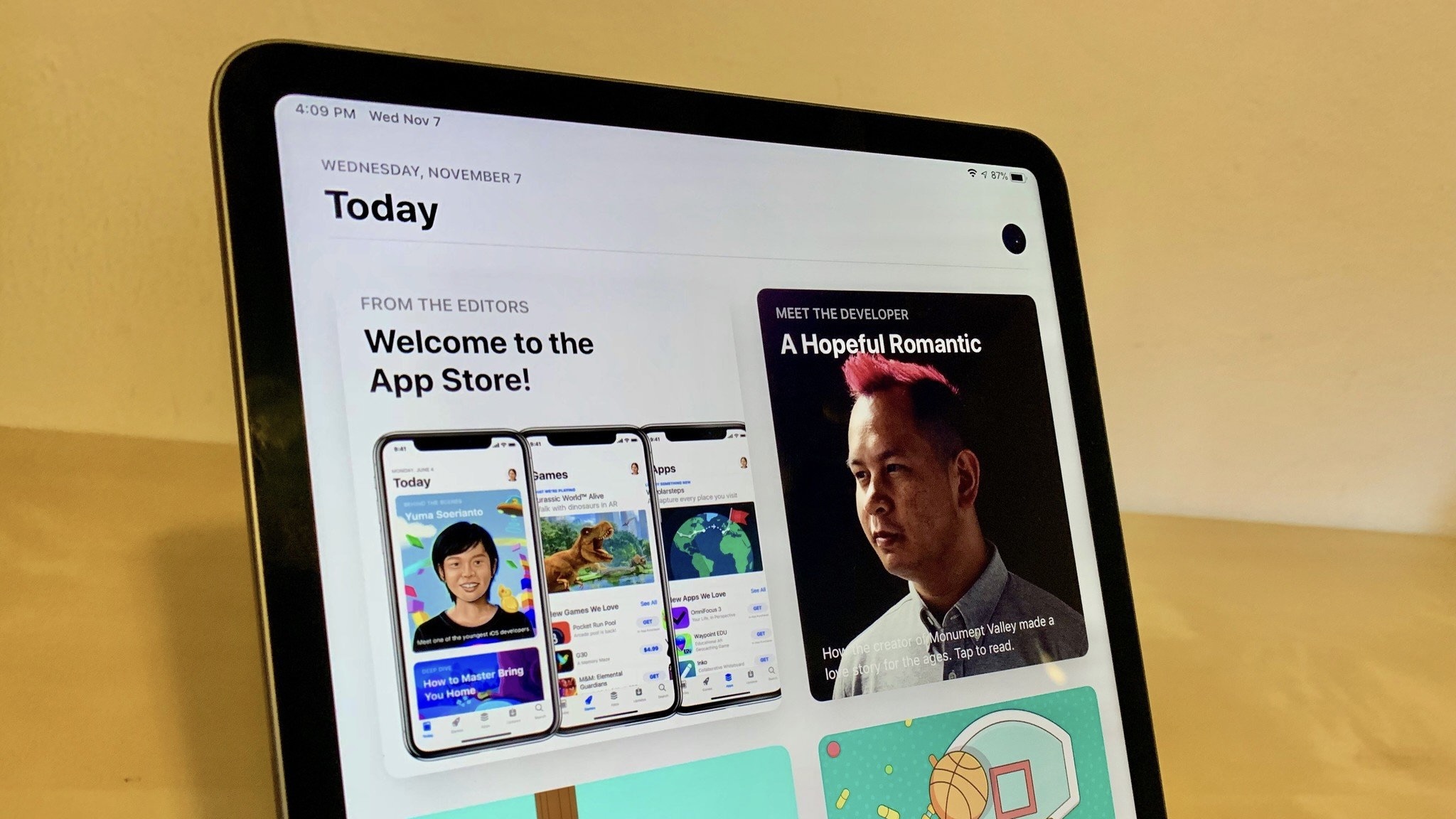 Layar iPad Pro dengan App Store