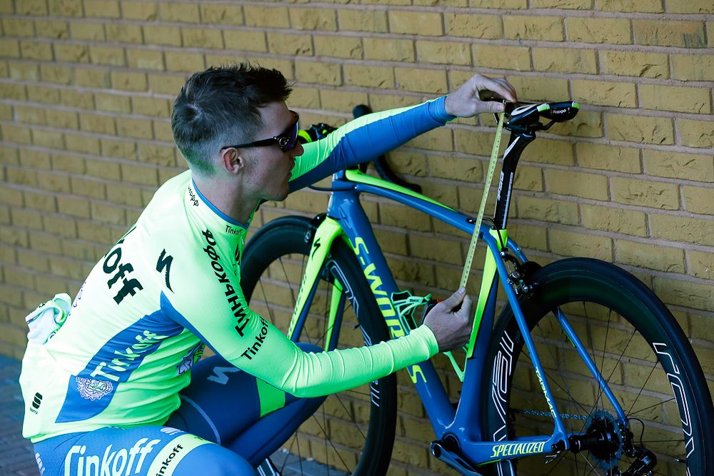 Jay McCarthy (Tinkoff) checks his seat height.