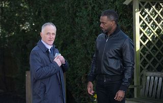 Vincent speaks to the police about the heist in EastEnders!