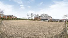 Knott-Lanes-Bardsley-paddock-1.jpg