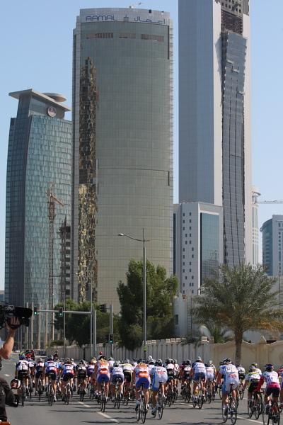 Dwarfed by Doha's architechture, the bunch arrived in the city for 10 laps of a finishing circuit