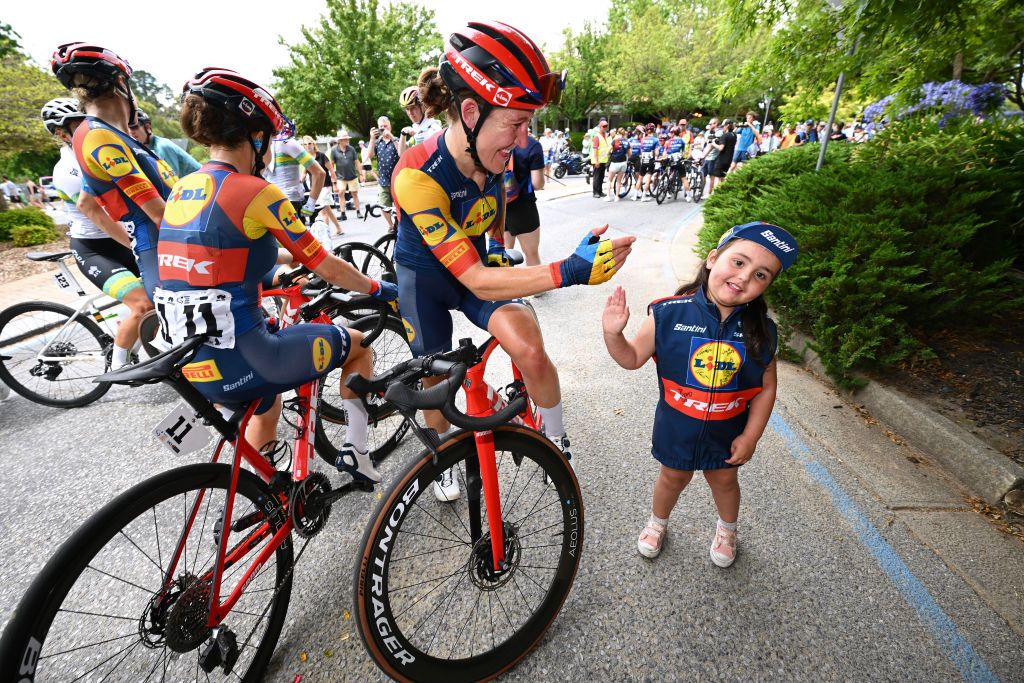 High five from Lidl-Trek&rsquo;s Amanda Spratt and Lauretta Hanson to a fan
