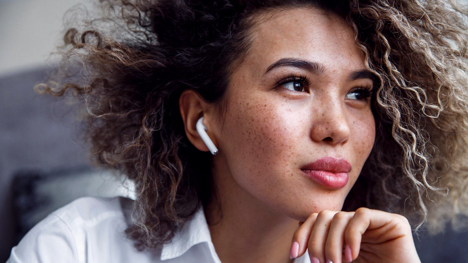 a woman wearing the apple airpods