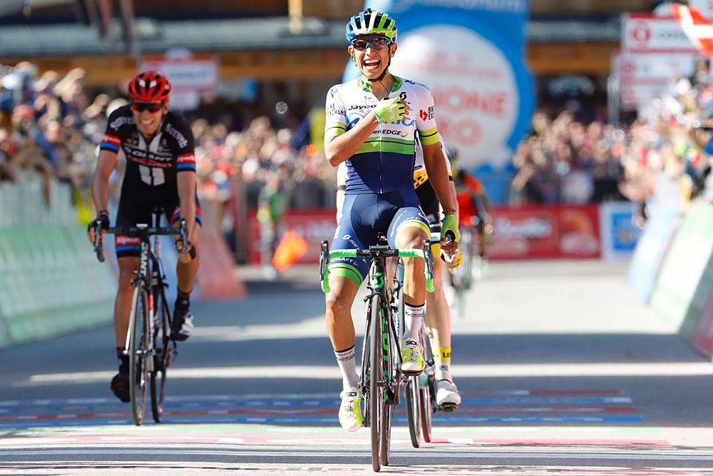 Esteban Chaves (Orica-GreenEdge) wins queen stage at Giro d'Italia