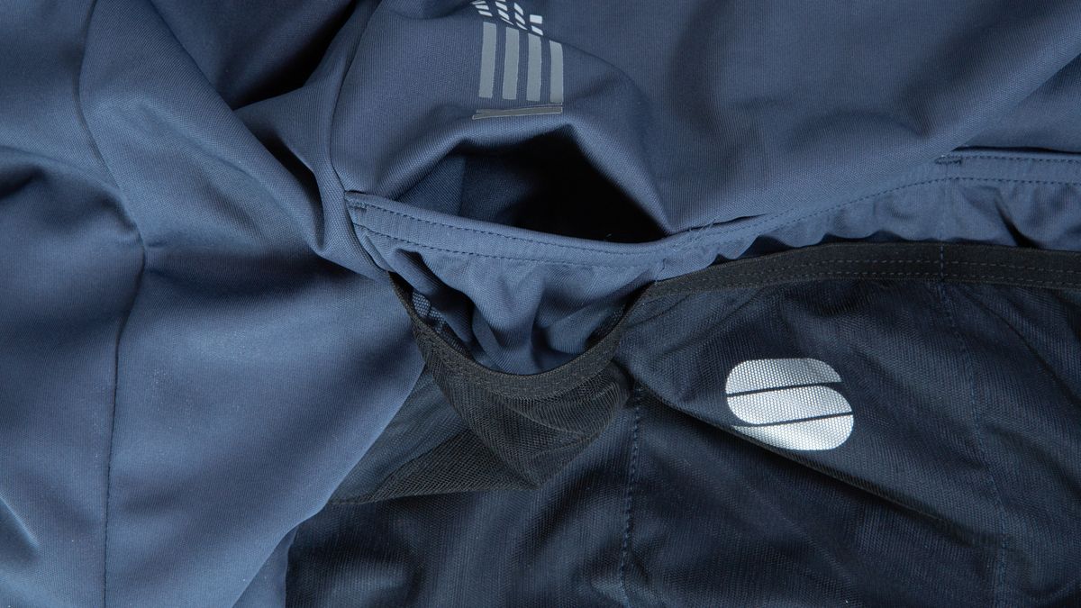 Sportful Supergiara jacket open rear pocket