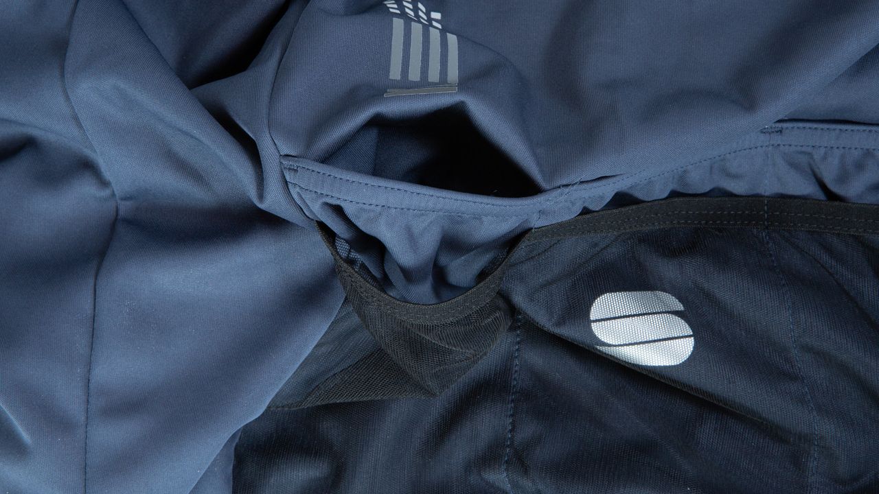 Sportful Supergiara jacket open rear pocket