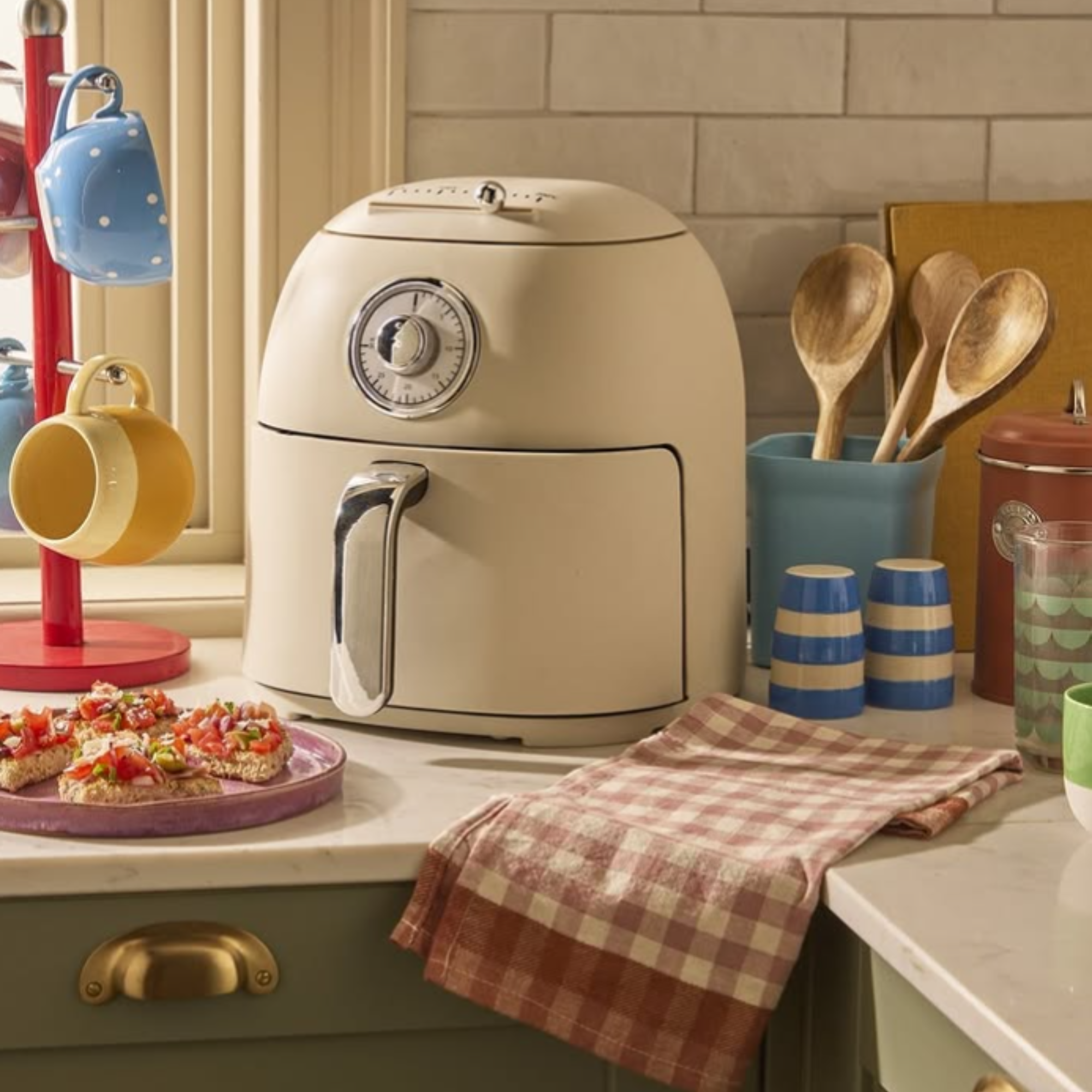 Aldi retro air fryer in cream