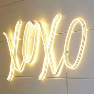 XOXO white neon light