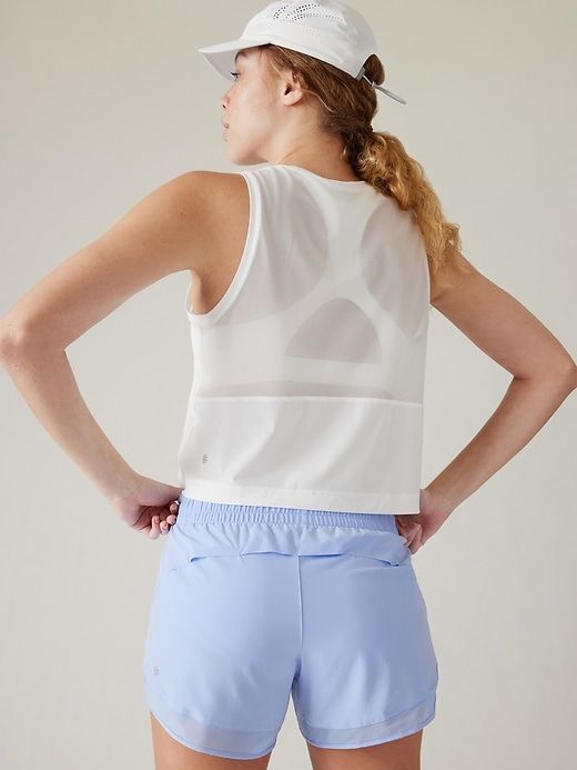 missing-image هذه الصدرية الرياضية التي تبلغ قيمتها 49 دولارًا هي المفضلة للفتيات مفلس في كل مكان