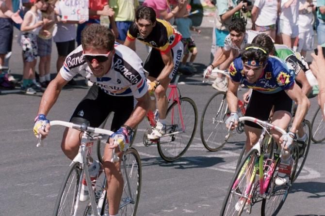 Pedro Delgado (Banesto) and Ronan Pensec (Z) battle during stage 10 of the 1990 Tour de France. Belgian champion Claude Criquielion, on the hot pink bike, leads Raul Alcala in the background