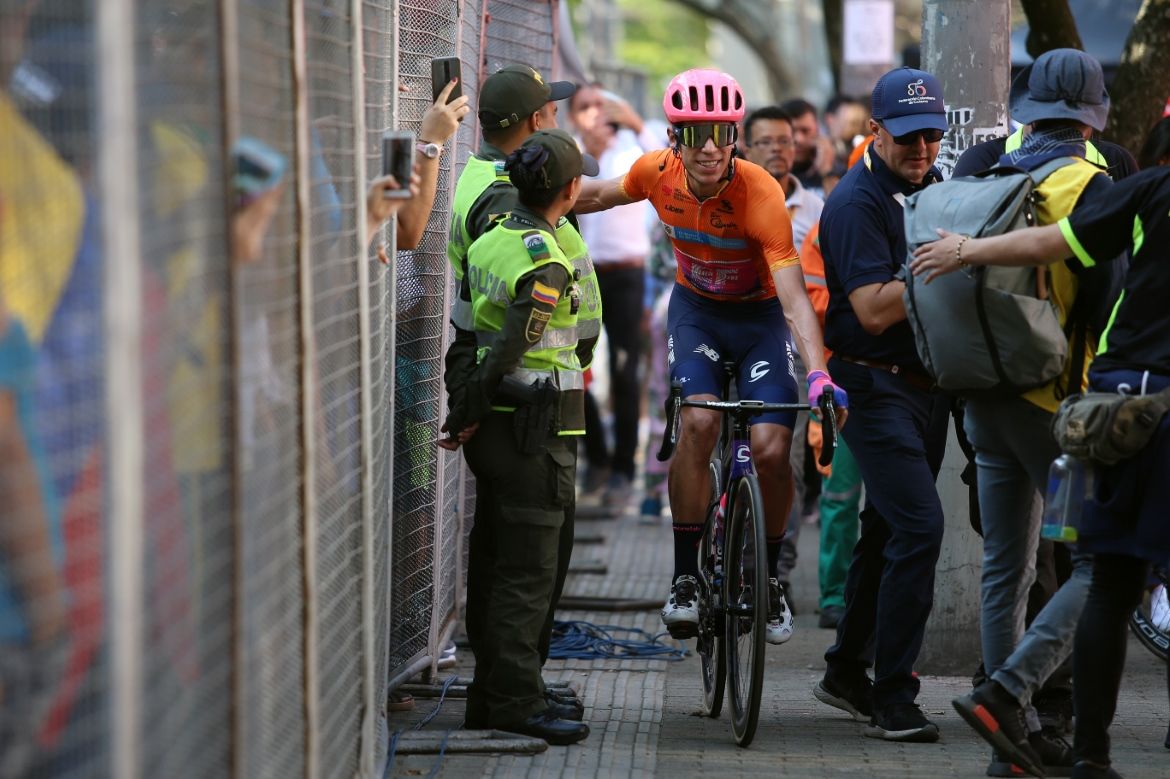 Rigoberto Uran greets the fans