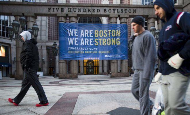 Runners at Boston Marathon 