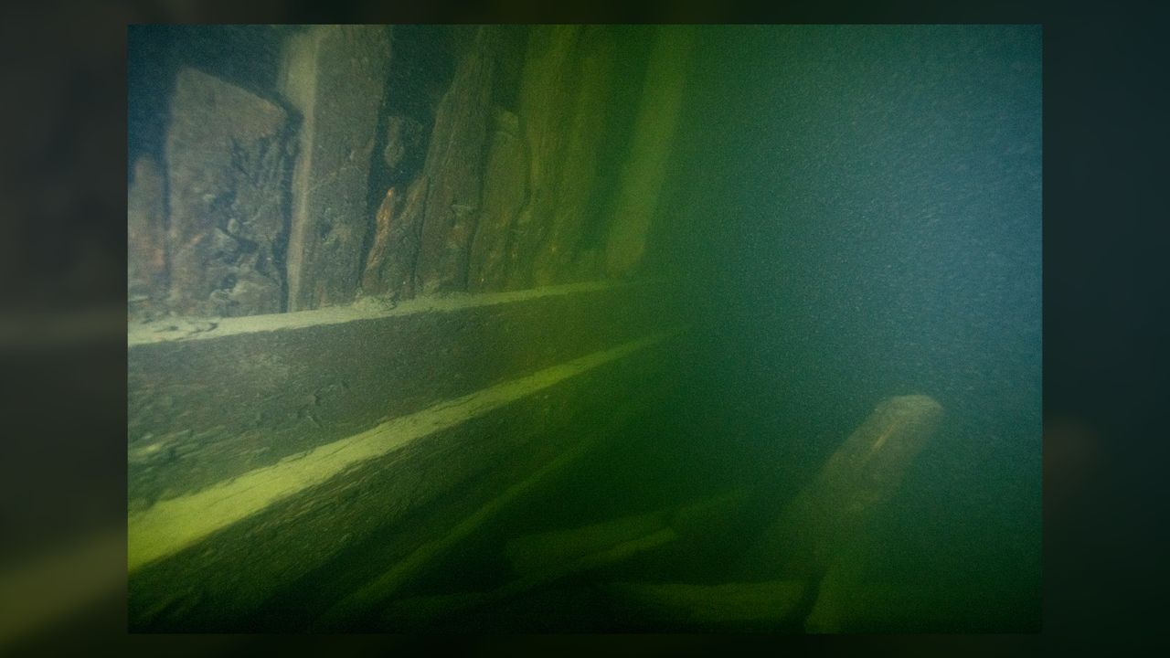 Maritime archaeologists think the construction of &Auml;pplet could cast new light on the reasons for the sinking of the Vasa on its maiden voyage in 1628.