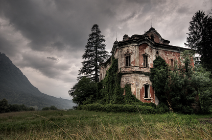An old, decaying mansion