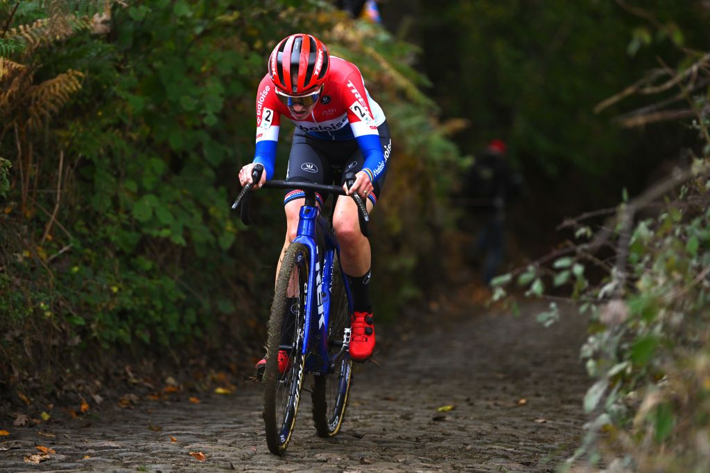OUDENAARDE BELGIUM NOVEMBER 01 Lucinda Brand of The Netherlands and Team Baloise Trek Lions competes in the chase group during the 35th Trofee Oudenaarde Koppenbergcross 2024 Womens Elite on November 01 2024 in Oudenaarde Belgium Photo by Luc ClaessenGetty Images