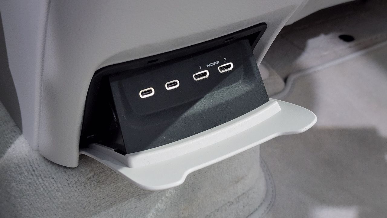 Pull-out section with 4 USB C ports