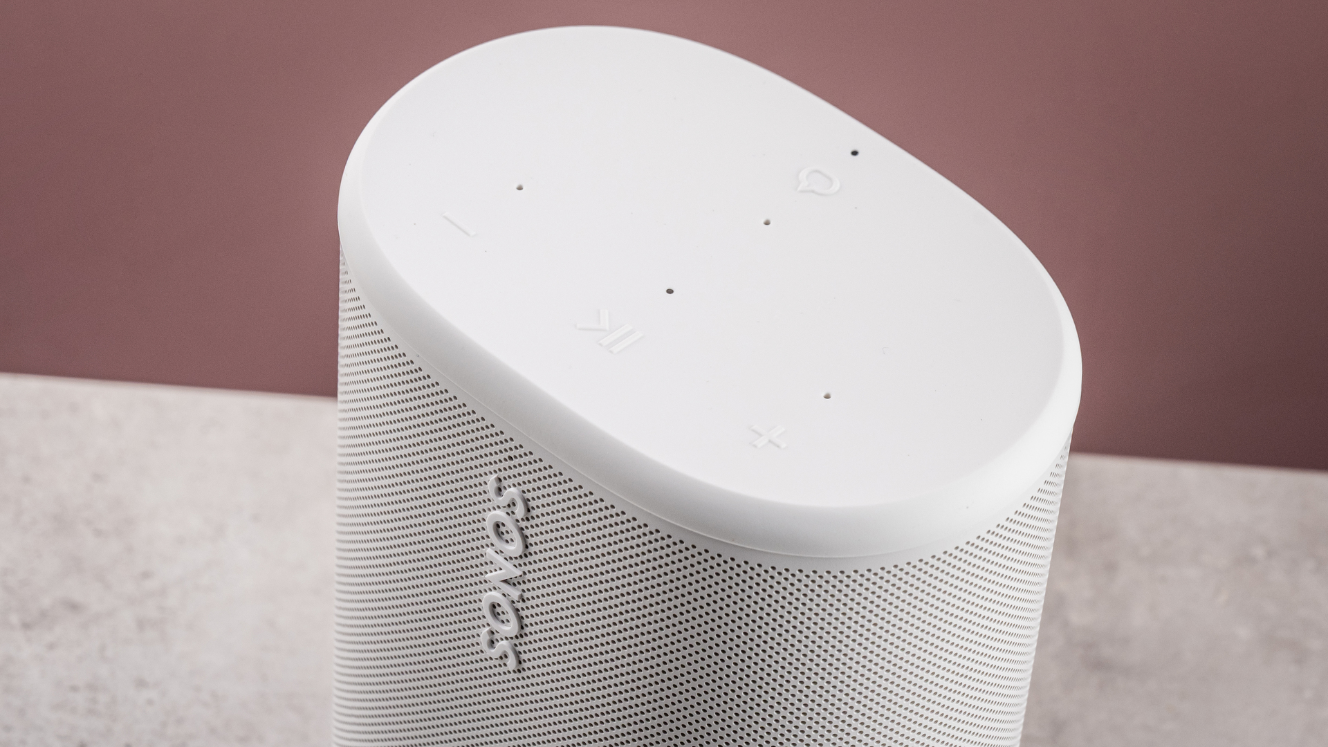 The Sonos Play speaker's top, including its button controls
