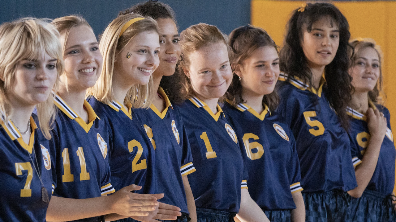 The young cast of Yellowjackets in the pilot