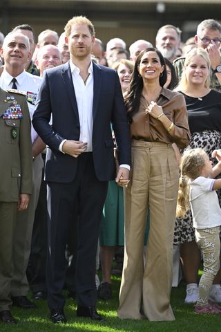 meghan markle - brown outfit