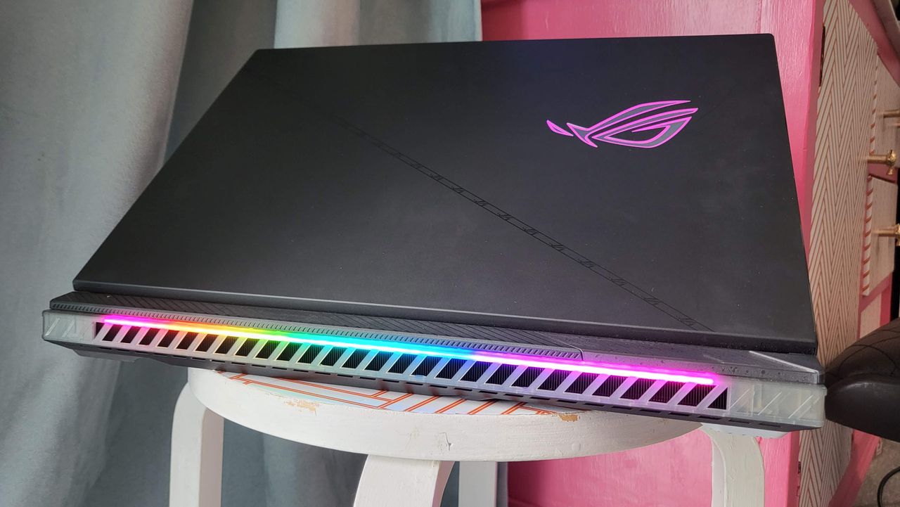 Asus ROG Strix Scar 18 (2023) on a stool