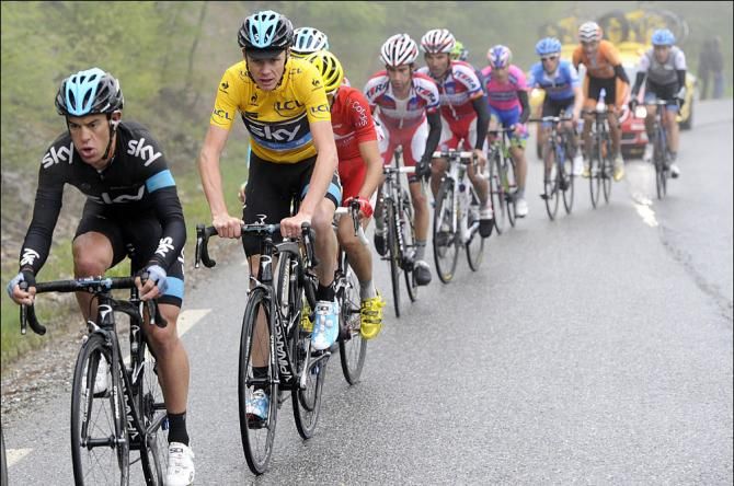Chris Froome (Sky) sits in a group on the final stage