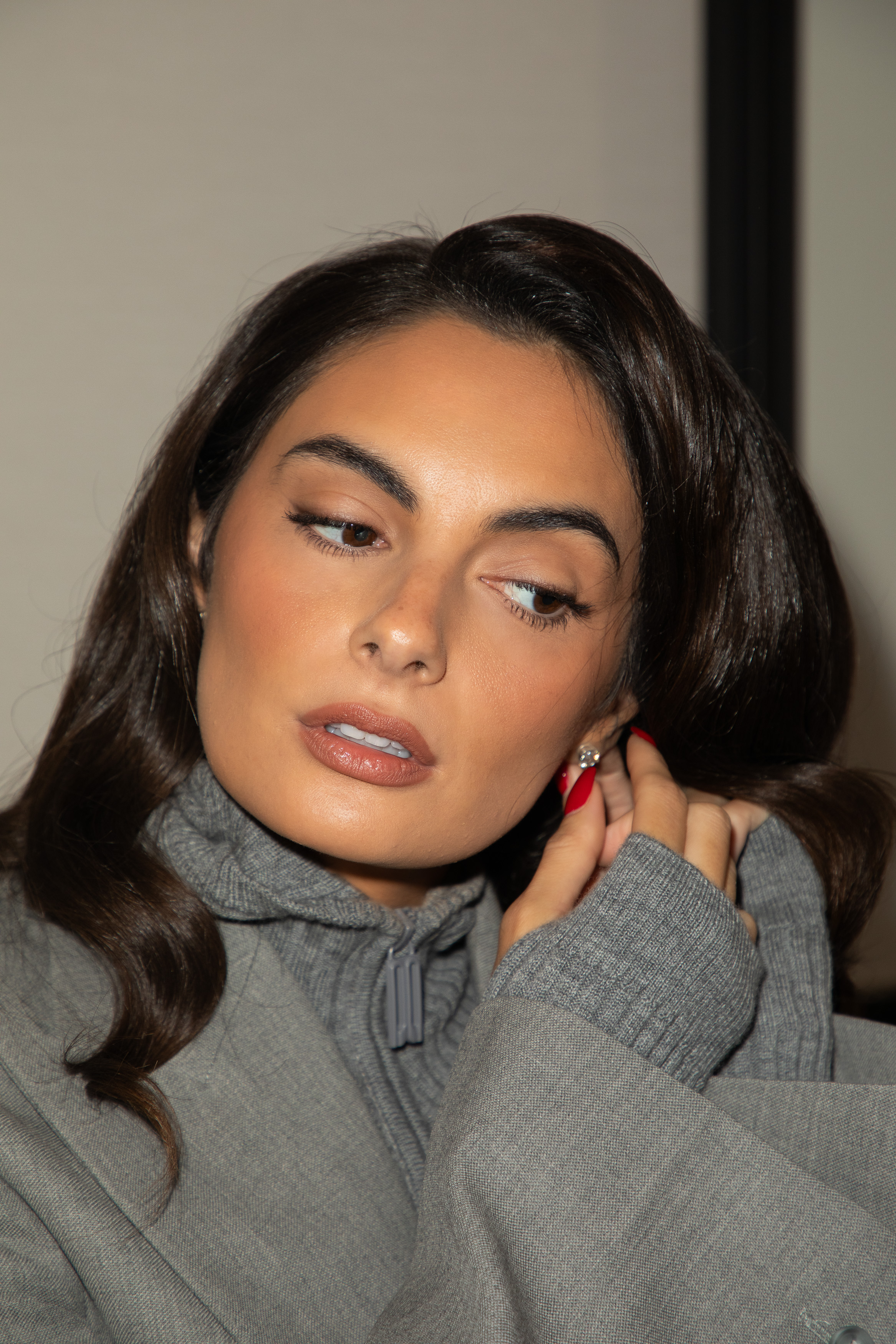 Paige DeSorbo gets ready for the Victoria Beckham Spring 2026 show during Paris Fashion Week wearing a gray suit set