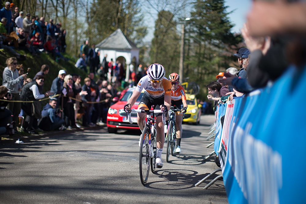 Anna van der Breggen (Rabo-Liv) and Evelyn Stevens (Boels-Dolmans) on the Mur de Huy