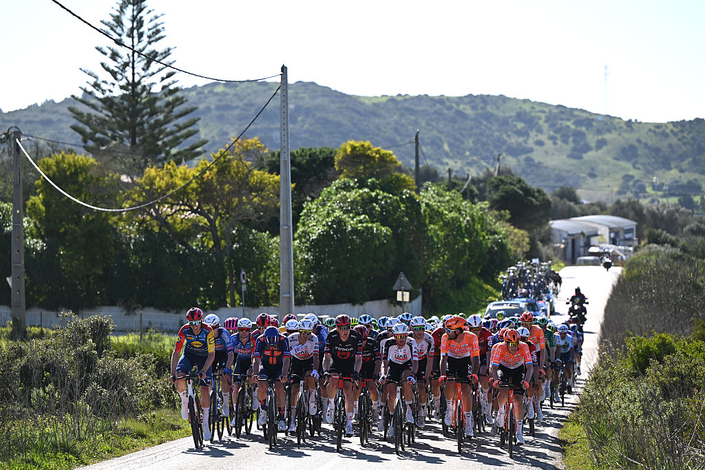 LAGOS, PORTUGAL - FEBRUARY 21: A general view of the peloton competing during the 52nd Volta ao Algarve em Bicicleta 2026, Stage 4 a 175.1km stage from Albufeira to Lagos on February 21, 2026 in Lagos, Portugal. (Photo by Dario Belingheri/Getty Images)